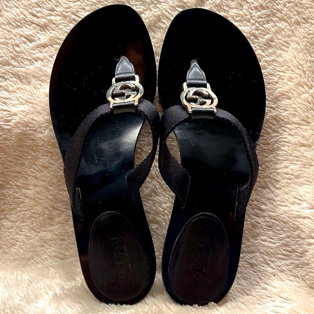 🎉HP🎉 GUCCI Kitten Sandals - Picture 2 of 9